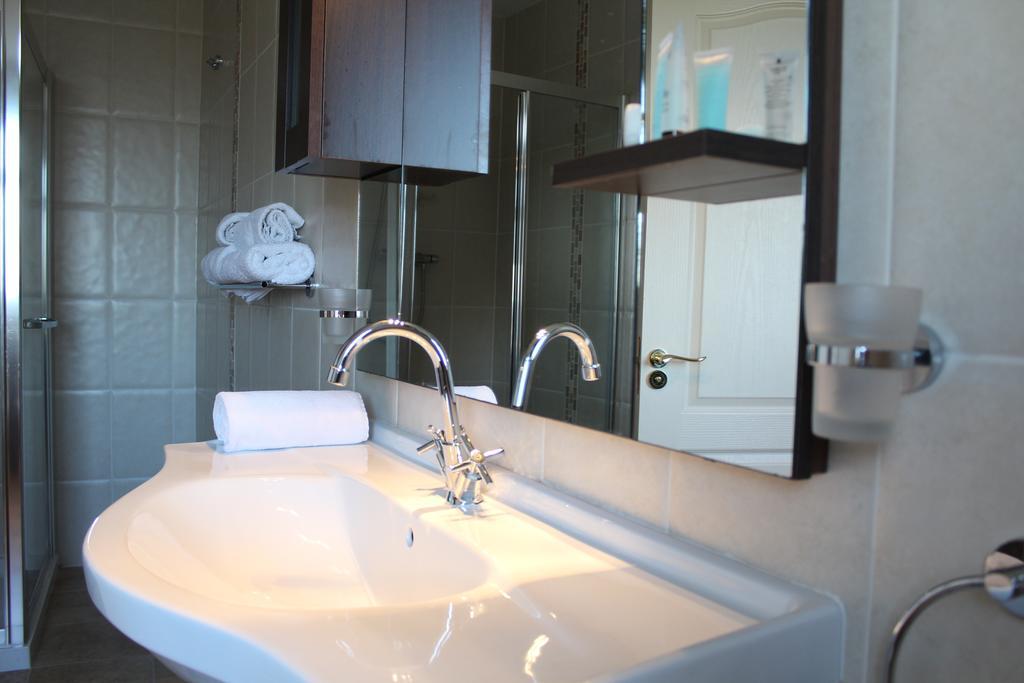 Connemara Lake Hotel Утерард Номер фото