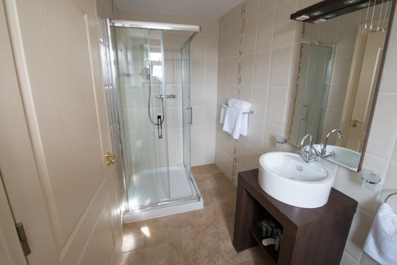 Connemara Lake Hotel Утерард Экстерьер фото